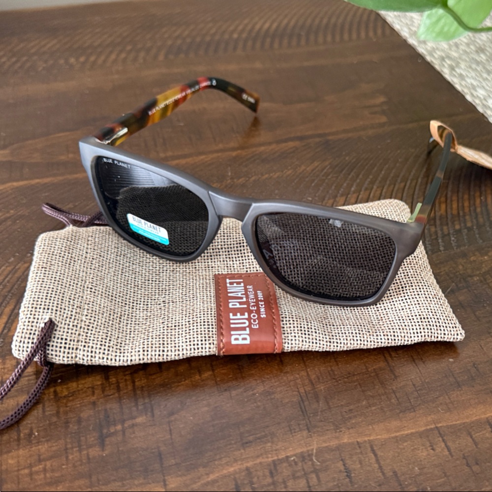 NWT Blue Planet POLARIZED Matte Black RAINIER Sunglasses